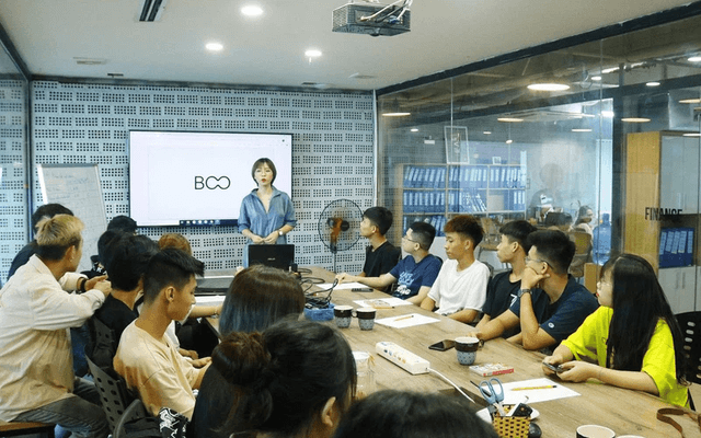 arena-multimedia-dao-tao-vuot-xa-trai-nghiem