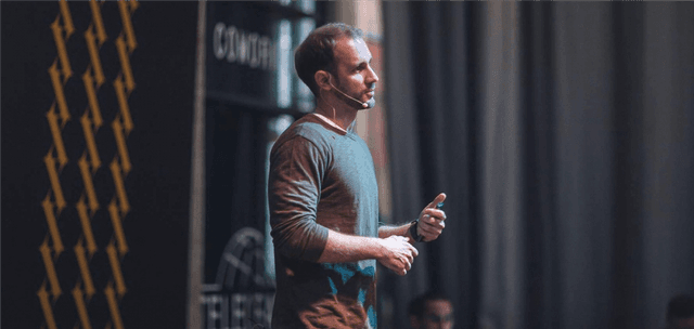 kham-pha-nguon-cam-hung-nghe-thuat-cua-designer-sergey-andronov